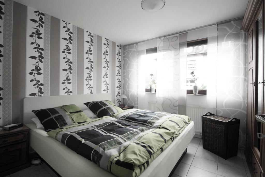 moderne Wohnung, Einbauküche, Garage, modernes Bad